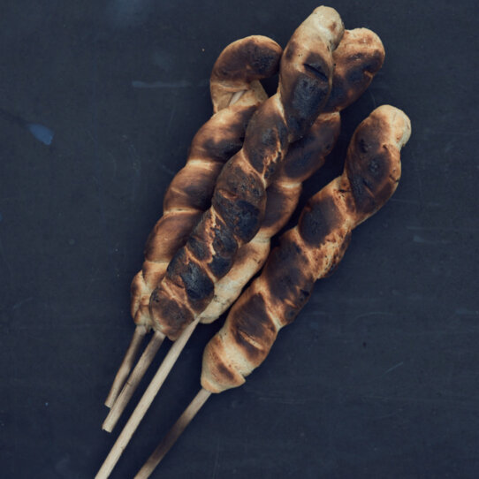 Wood Food Pop-Up Dinner Zürich Schlangenbrioche Wood Food Pop-Up Dinner Zürich Schlangenbrioche