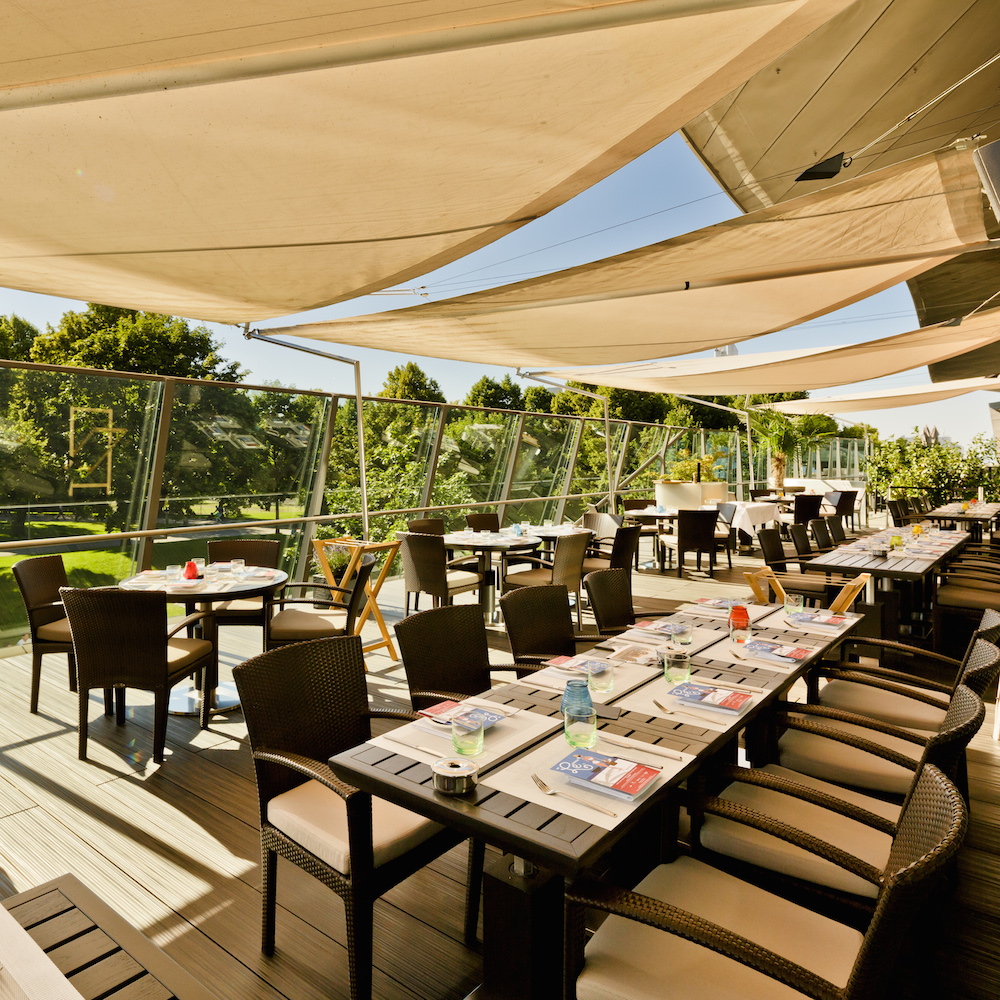 Bavarie BMW Welt München - Terrasse mit Blick auf den Olympiapark