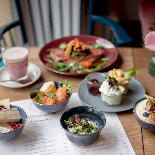 Café Sets in der Schlüterstaße in Berlin Charlottenburg-2