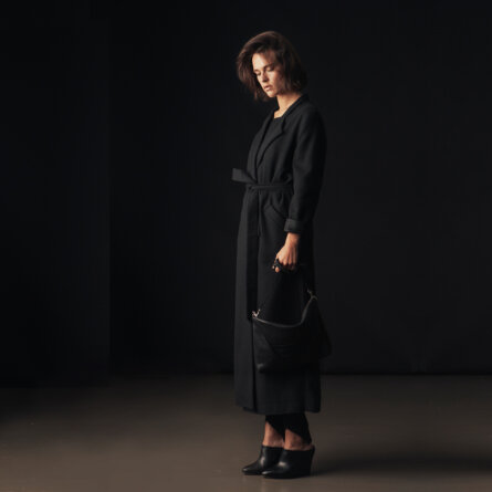 Atelier Kaldewey München Wintermantel und Tasche Schwarz