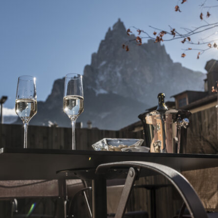 Paula Wiesinger Apartments Südtirol Aperitif mit Panoramablick