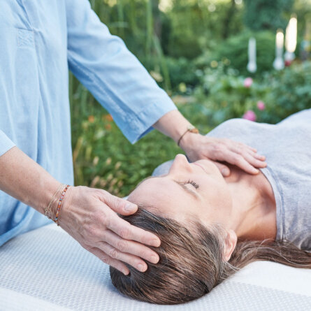 Strömen Impulsströmen Healing Touch Silvia Augustin Wien Brustkorb