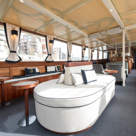 MS Jacob Schiff Hamburg Café