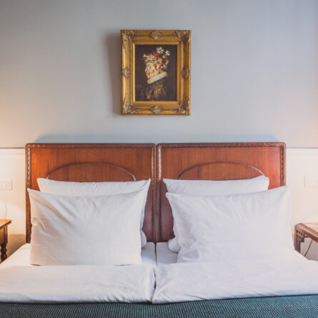 Hotel HENRI Berlin_Doppelzimmer Antik Stil