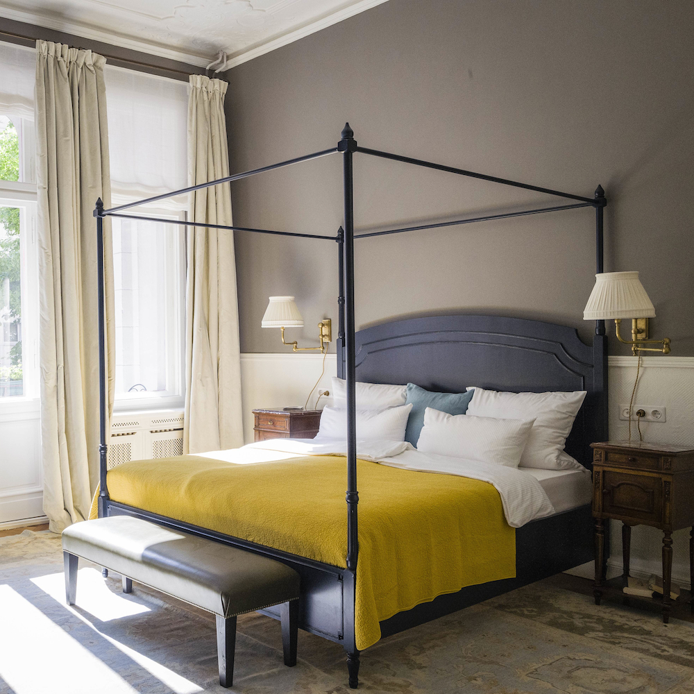 Hotel HENRI Berlin_Suite mit Himmelbett