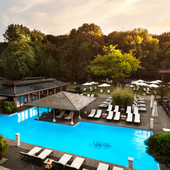 Vabali Spa Berlin Sauna Außenbereich Pool Vabali Spa Berlin Sauna Außenbereich