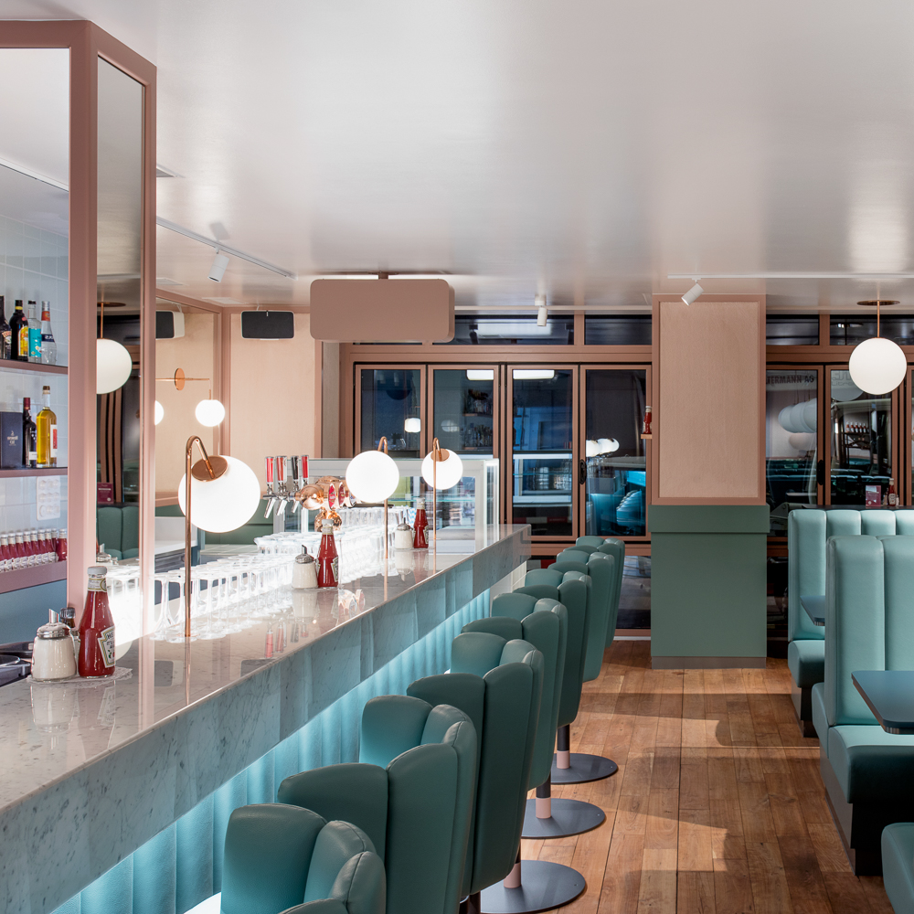 Helvti Diner am Bellevue-4