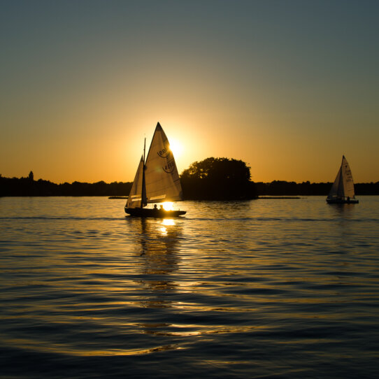Boote auf dem Wannsee in Berlin_
