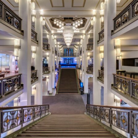 Friedrichstadt Palast Foyer Berlin