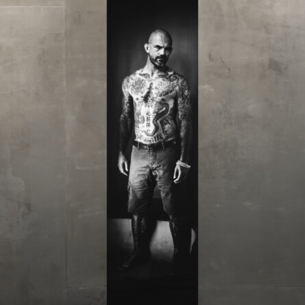 Tätowierter in der Imago Camera von Susanna Kraus