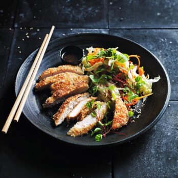 Donna Hay_Chicken Katsu und Krautsalat Donna Hay_Chicken Catsu und Krautsalat