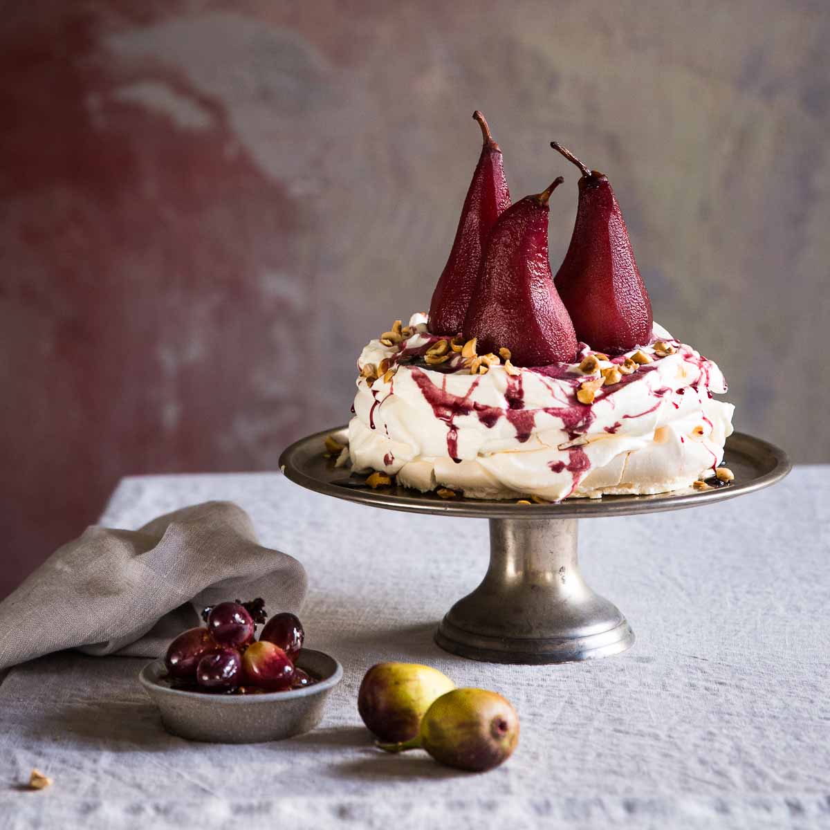 Pavlova mit Rotwein Birnen von Simone Hawlisch (1)