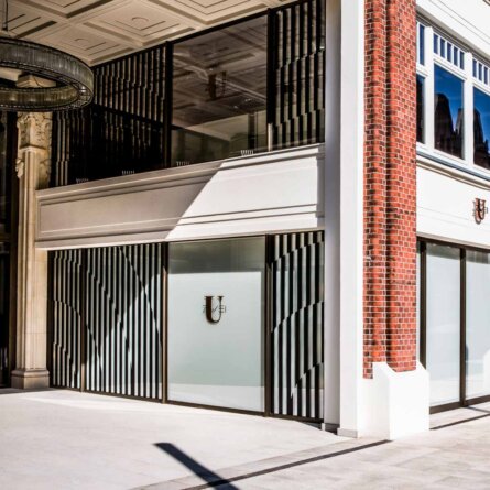 Uzwei Hamburg Fashion Blumen & Café