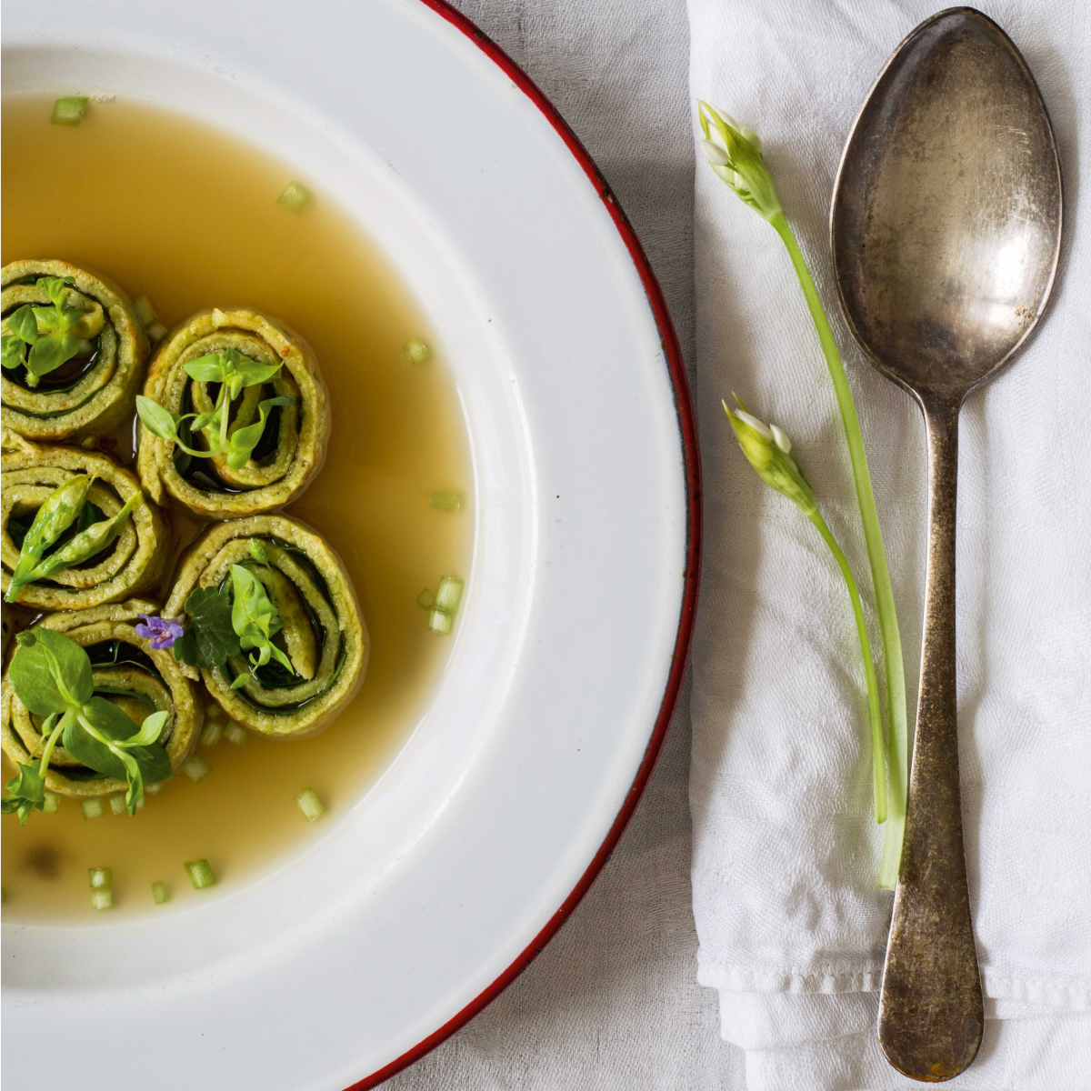Bärlauch-Frittaten-Suppe - Die grüne Stadtküche
