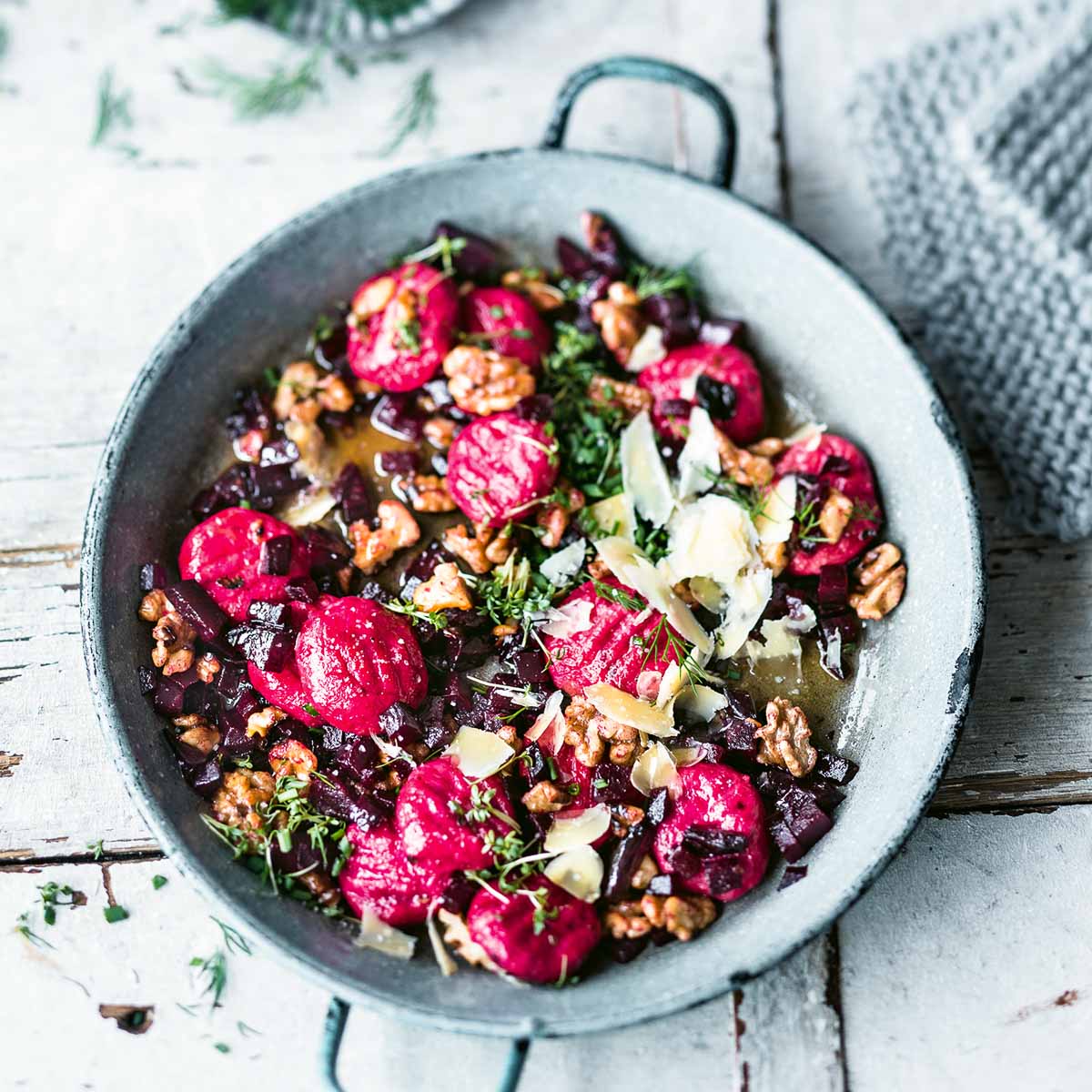 Rezept für Rote Bete Gnocchi mit Walnüssen-in Walnussbutter von Ann-Kathrin Weber