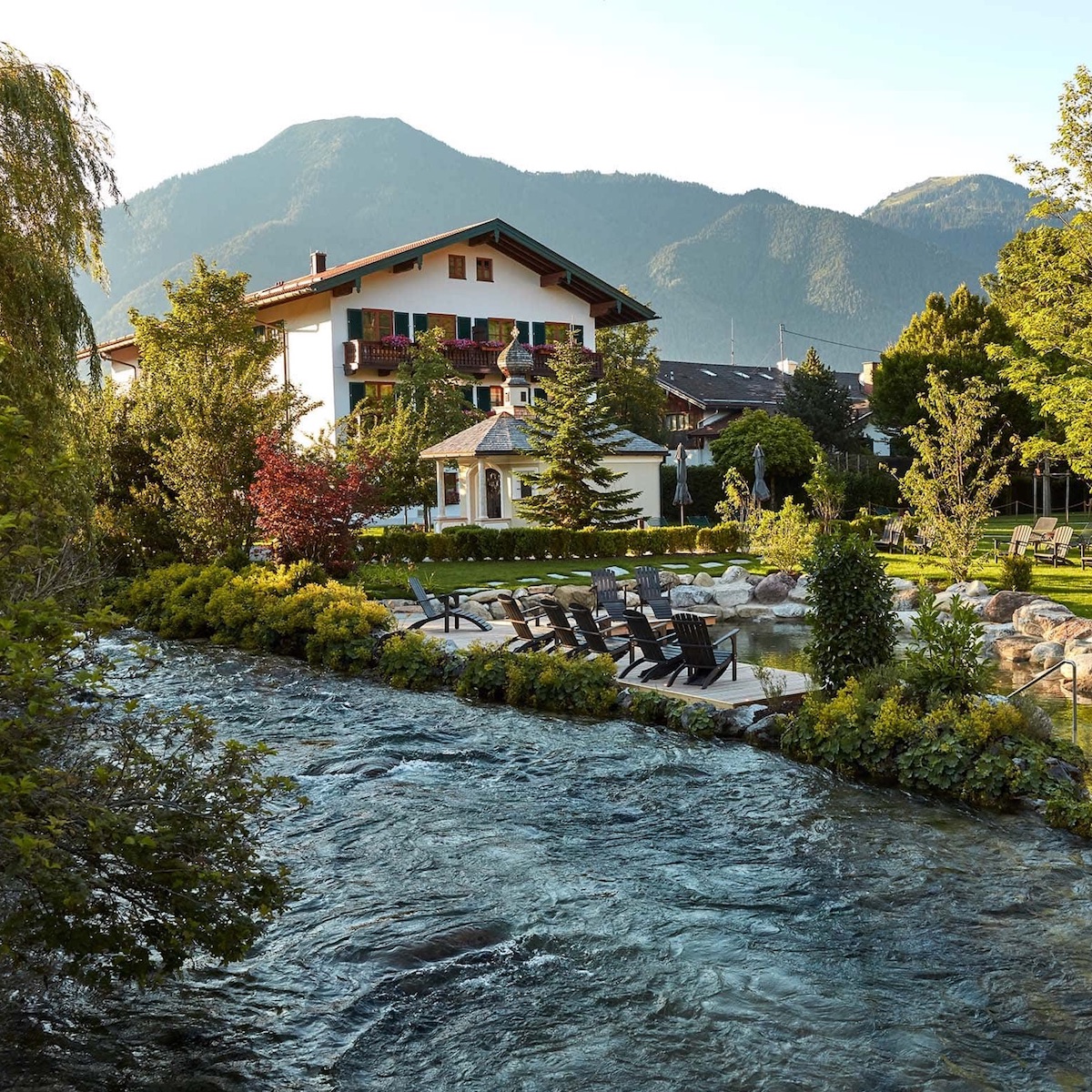 Wellnesshotel Bachmair Weissach am Tegernsee_Park und Aussenansicht