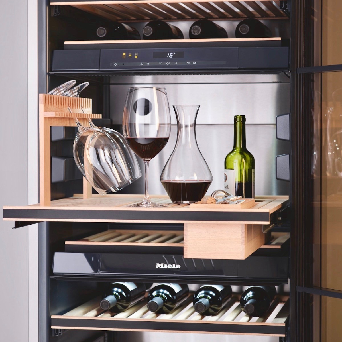 Miele Weinschrank mit Sommelier-Set