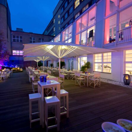 Sommergarten im Hotel Ellington Berlin Wilmersdorf 10