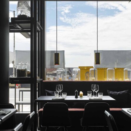 Restaurant Heimat im 25hours Hamburg Hafencity ©Stephan Lemke