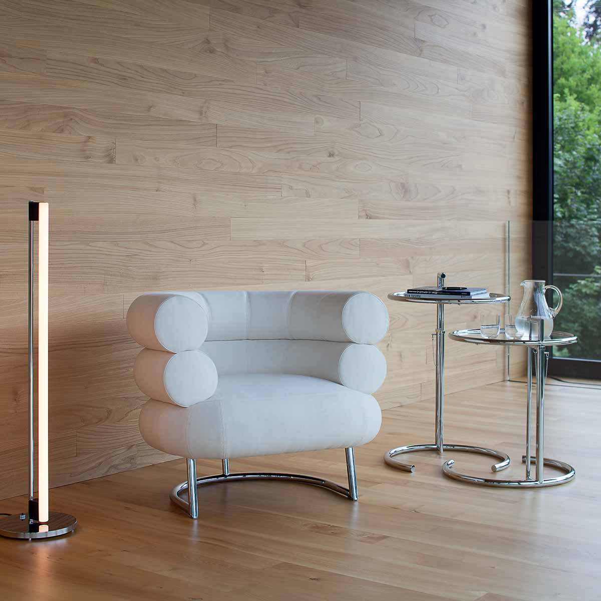 Eileen Gray Sessel Bibendum und Adjustable Table E1027 von Classicon © Foto Elias Hassos