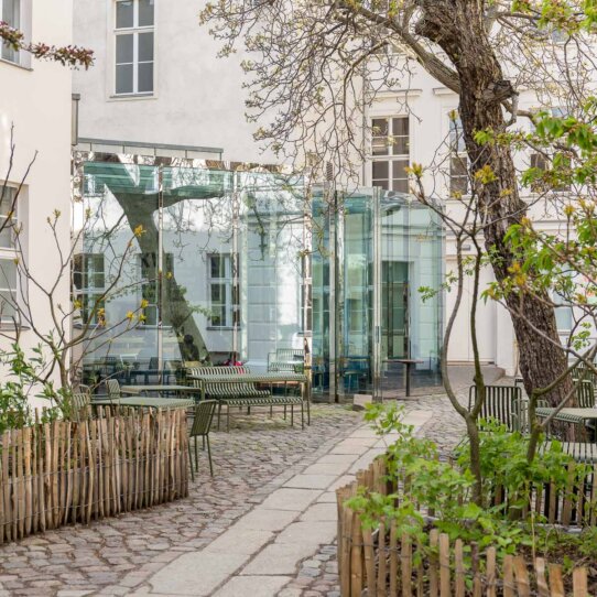 Café Bravo in der KW in Berlin-Mitte © Fran Sperling Café Bravo in der KW in Berlin-Mitte © Fran Sperling