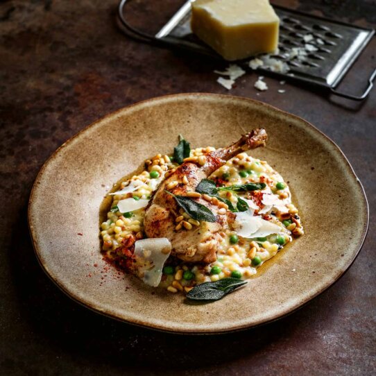 Kaninchenkeule mit Salbeibutter und Frgola Sarda