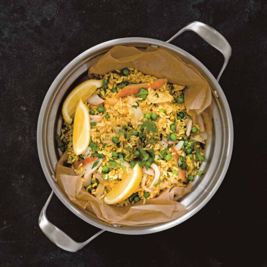 Rezept für Reissalat mit geräuchertem Fisch Rezept für Reissalat mit geräuchertem Fisch