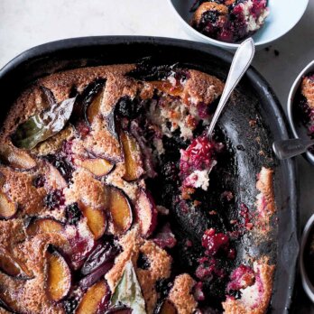 Pflaumen-Brombeer-Friand von Ottolenghi