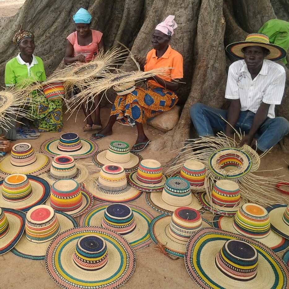 Strohhüte von Fiona Bennett produziert in Ghana