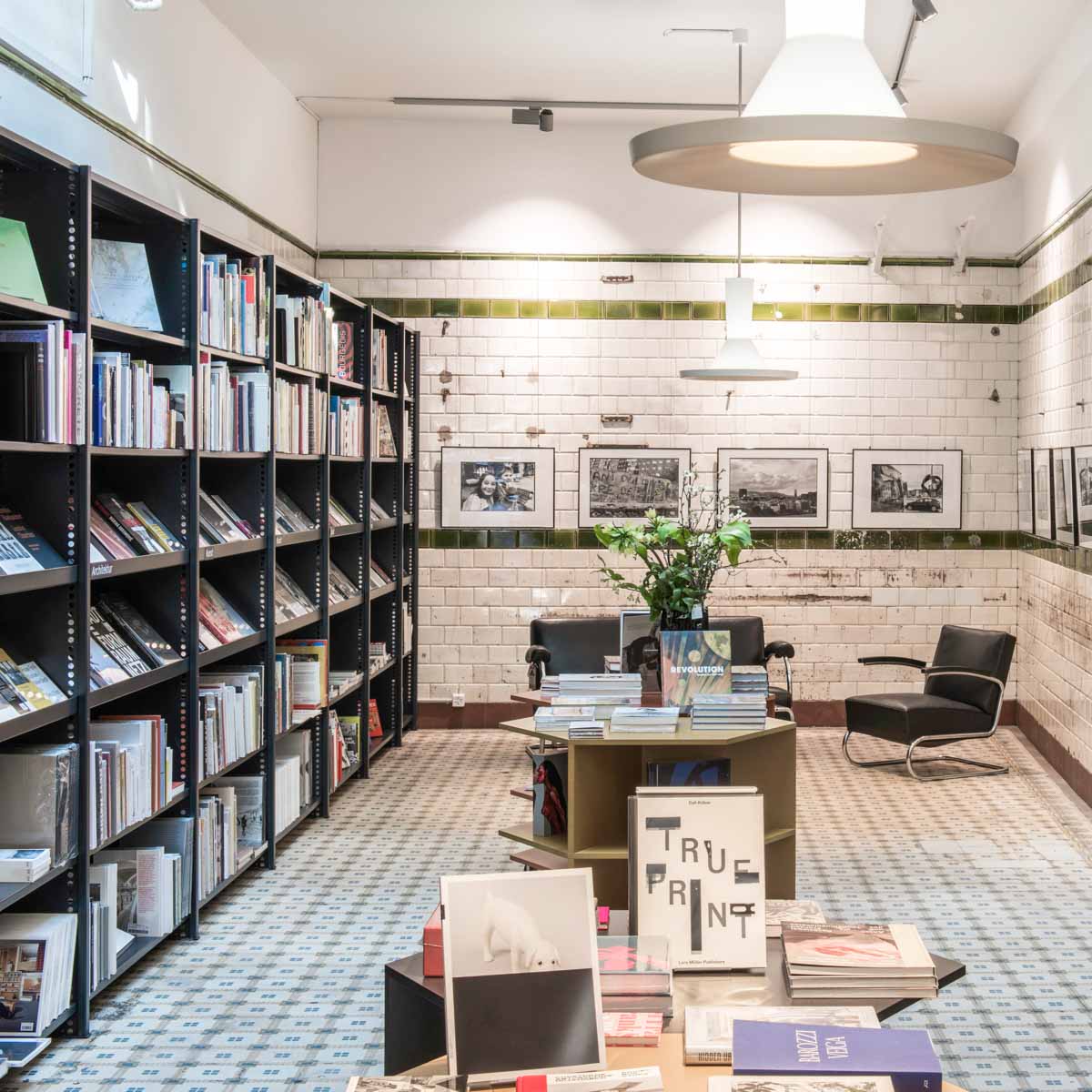 Buchhandlung Never Stop Reading Zürich-1