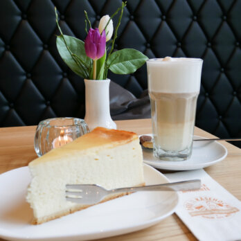 Café Dreikäsehoch Berlin-2 Café Dreikäsehoch Berlin-2