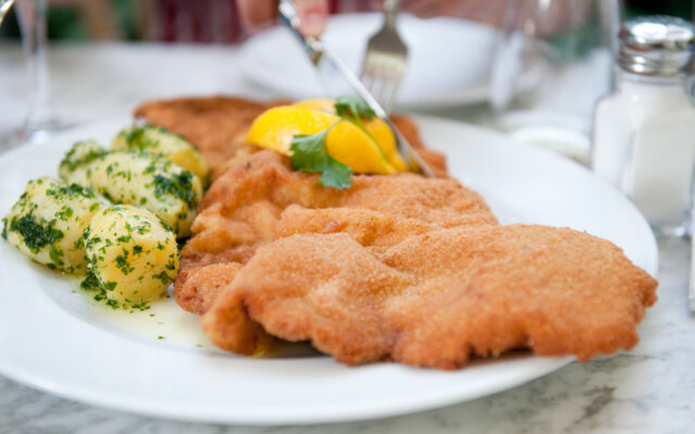 Einstein Kaffeehaus Schnitzel ©Bernd Brundert