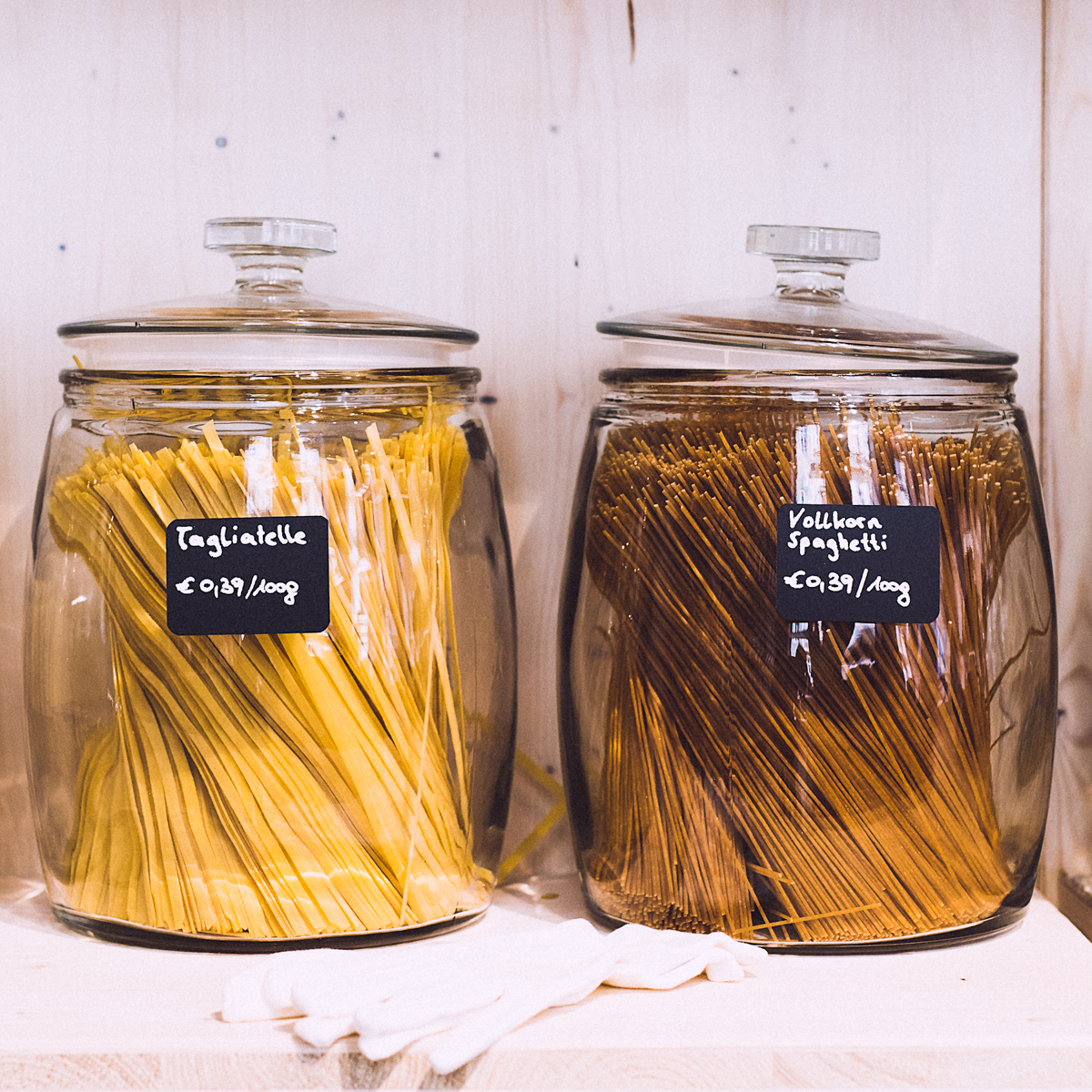 Warenhandlung in Wien-6