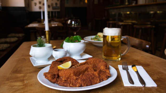 Schnitzel im Restaurant Austria Berlin