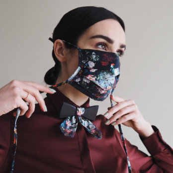 Akvile Trautmann Flower Maske II BeWooden Akvile Trautmann Flower Maske II BeWooden