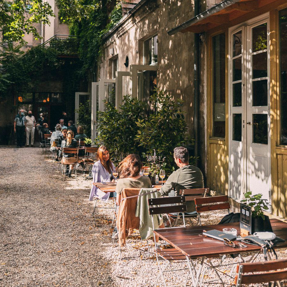 Clärchens Ballhaus Biergarten Berlin Mitte-2