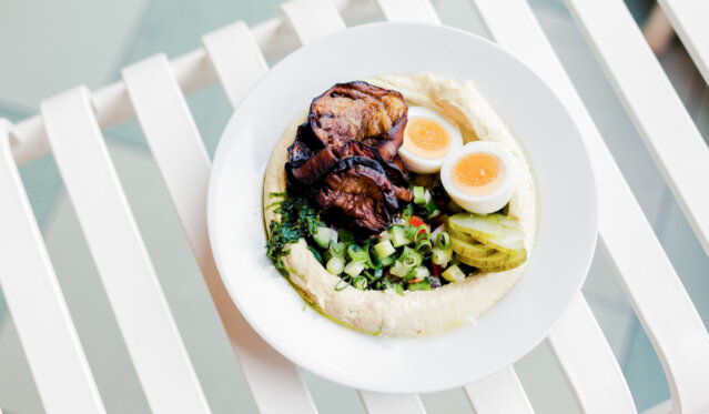 Hummus im Djimalaja Kantini Bikini Berlin Hummus im Djimalaja Kantini Bikini Berlin