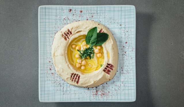 Hummus im Kreuzberger Himmel in Berlin Hummus im Kreuzberger Himmel in Berlin