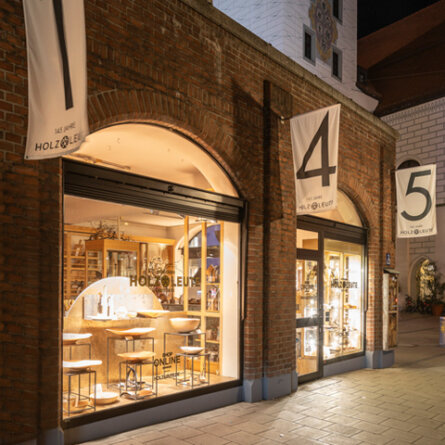 Holzleute am Vikualienmarkt in München-9