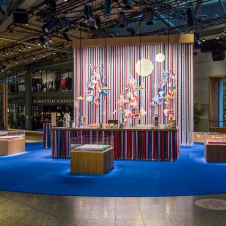 Bikini Berin Crosslucid Wrapping Station