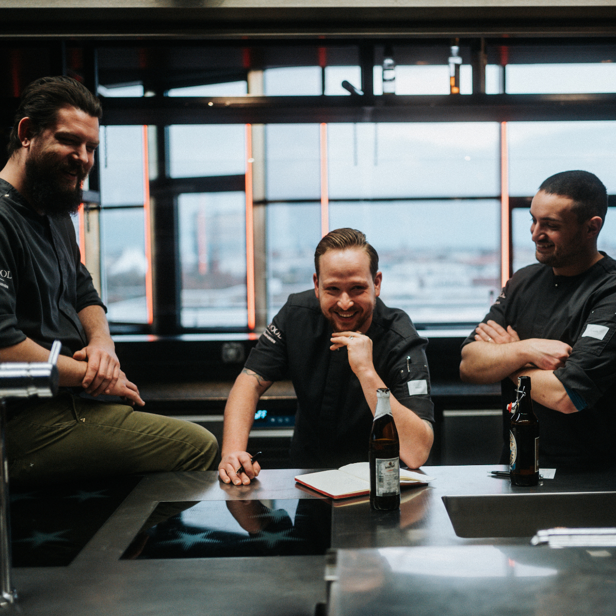 (v.l.n.r) Jacob-Joshua Bleiholder (Souschef), Jonas Zörner (Küchenchef), Stefano Martinelli (Patissier) im Golvet