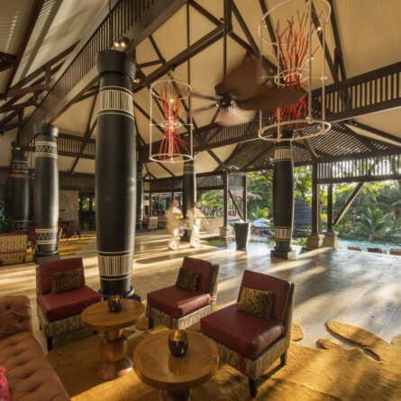 Constance Lemuria in Praslin