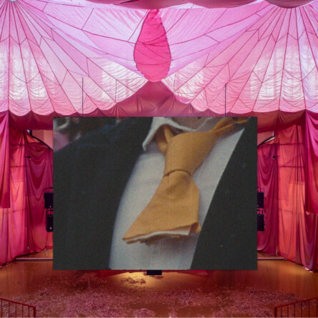 Pauline Curnier Jardin. Fat to Ashes, Ausstellungsansicht Hamburger Bahnhof - Museum fr Gegenwart - Berlin, 2021 (c) Nationalgalerie - Staatliche Museen zu Berlin  VG Bild-Kunst, Bonn 2021  Mathias Vlzke (1)