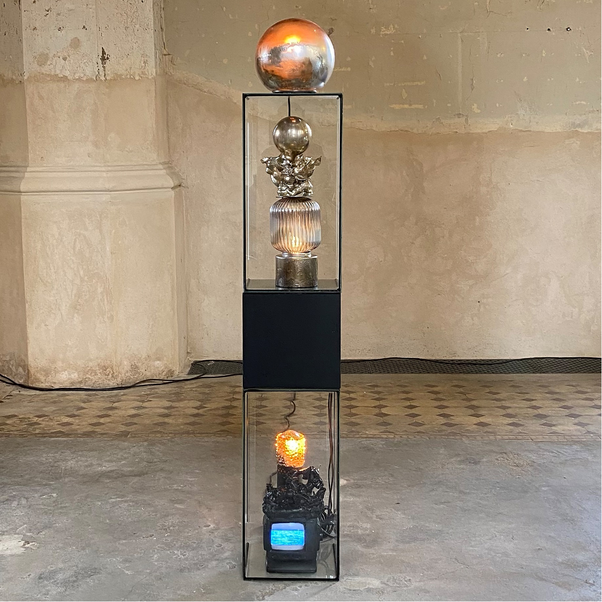 TRUTH LAMP, 2021, mixed media Points of Resistance @Zionskirche