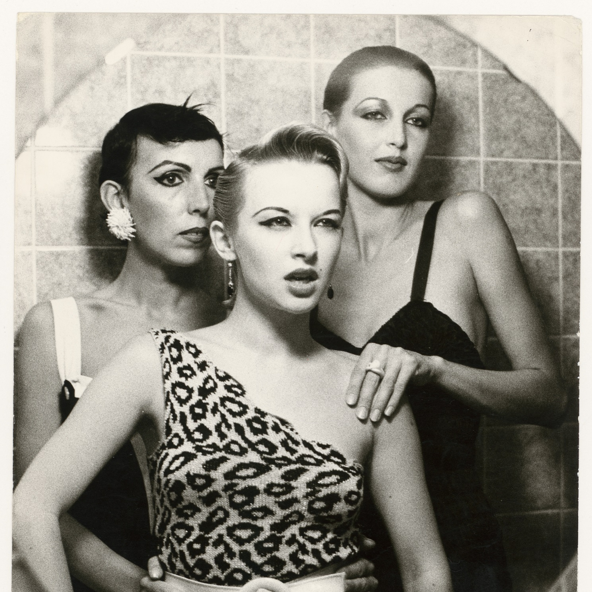 Ulrike Ottinger, Ohne Titel (Claudia Skoda, Tabea Blumenschein & Jenny Capitain), Silbergelatine-Vintageprint, ca. 197778,  Ulrike Ottinger