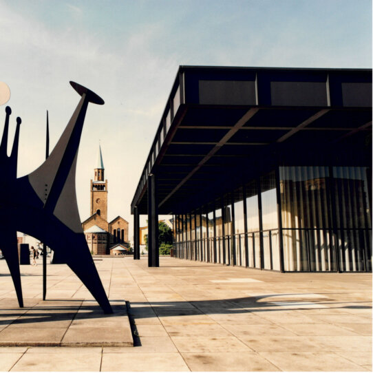 Alexander Calder. Minimal Maximal „Ttes et Queue“ (1965) von Alexander Calder, 1993 Staatliche Museen zu Berlin, Nationalgalerie Reinhard Friedrich Alexander Calder. Minimal Maximal „Ttes et Queue“ (1965) von Alexander Calder, 1993 Staatliche Museen zu Berlin, Nationalgalerie Reinhard Friedrich