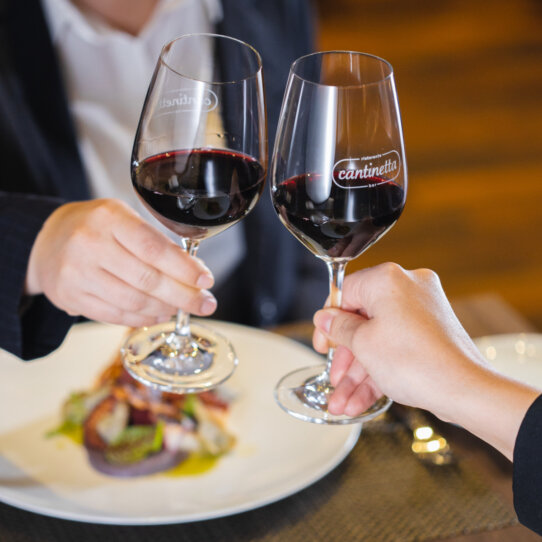 Cantinetta Ristorante Hamburg Speicherstadt Anstossen