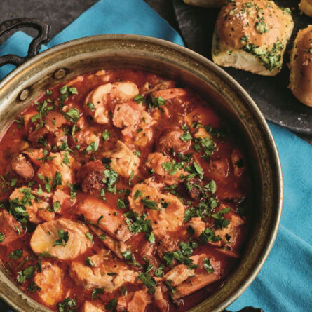 Chorizo-Fisch-Eintopf mit Knoblauchbroetchen_Time To Eat