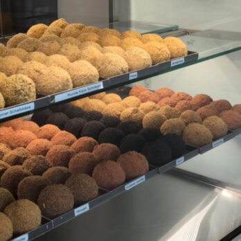 Knoedelmanufaktur (3) Knoedelmanufaktur (3)