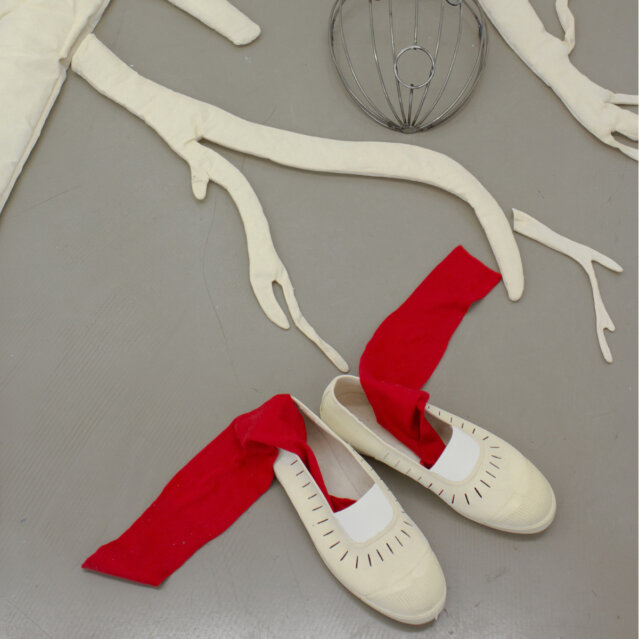 Eva Koťtkov, The Unrooted, 2021, dimensions variable, installation, textile, metal, shoes. Courtesy the artist and Meyer Riegger, BerlinKarlsruhe. Photo_ Lino Santo. (1)